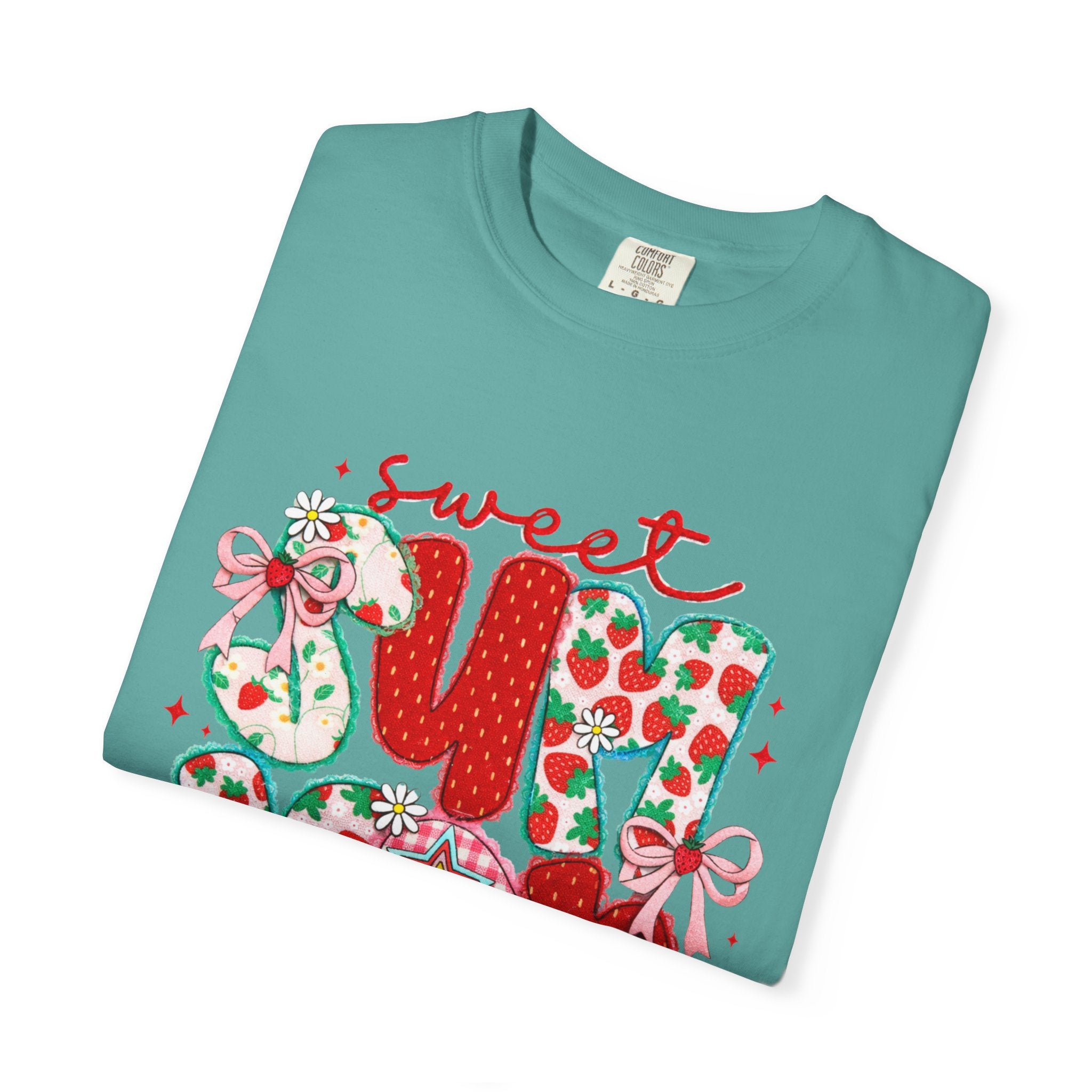 Sweet U: Strawberry Pattern Graphic T-Shirt