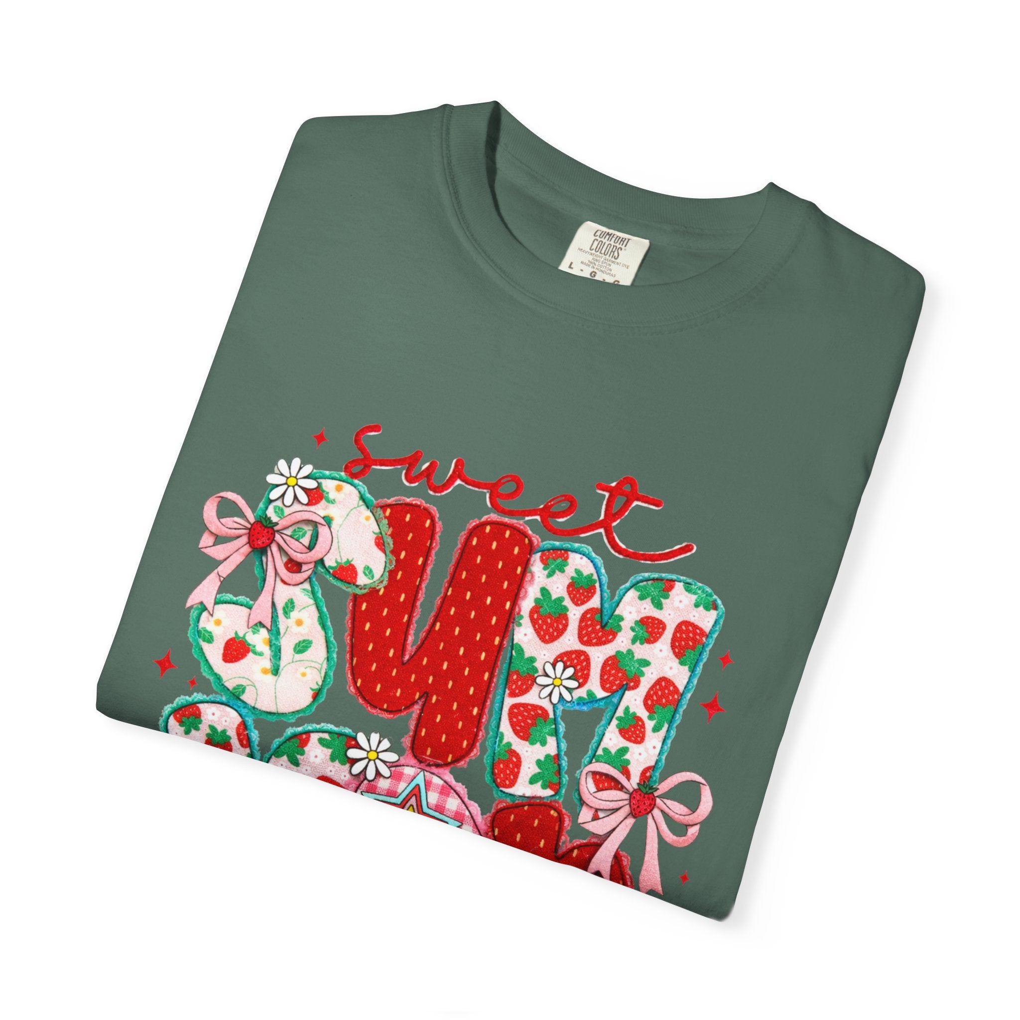 Sweet U: Strawberry Pattern Graphic T-Shirt
